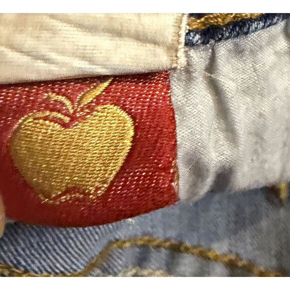 Apple Bottoms Capri Jeans Embroidered Back Pockets Blue Denim Size 18 - Picture 8 of 9